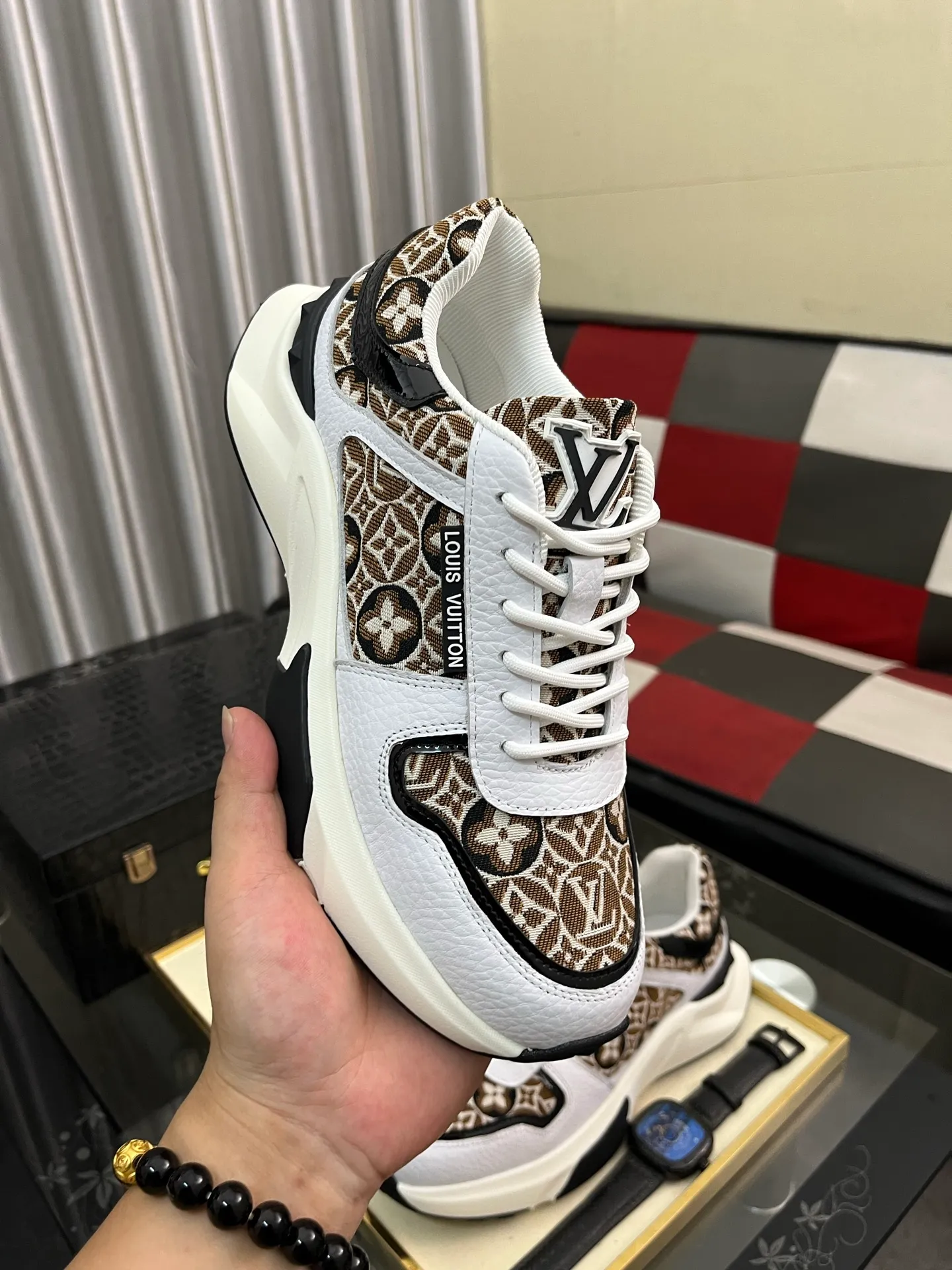 Men's shoes 💰458⌚️⌚️【LOUlS VUlTTON】Louis Vuitton ~ unique and casual style. LV counter purchasing 🏃casual shoes😍😍 are on sale at the men's counter at the same time. Italian imported brands select top-layer Italian cowhide. 🐑Sheepskin lining (refuses to discolor and grind feet) Sole: Original sole specially provided by the original factory 🎬Better in kind Code number: 38-444⃣️Color selection